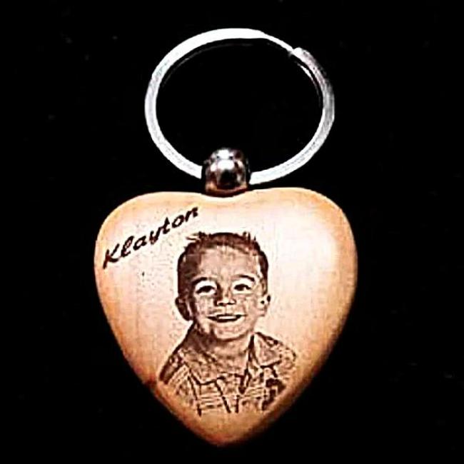 Our keychain engraved with your picture is a perfect affordable photo gift, photo key chain, personalized keychain | Enchanted Memories