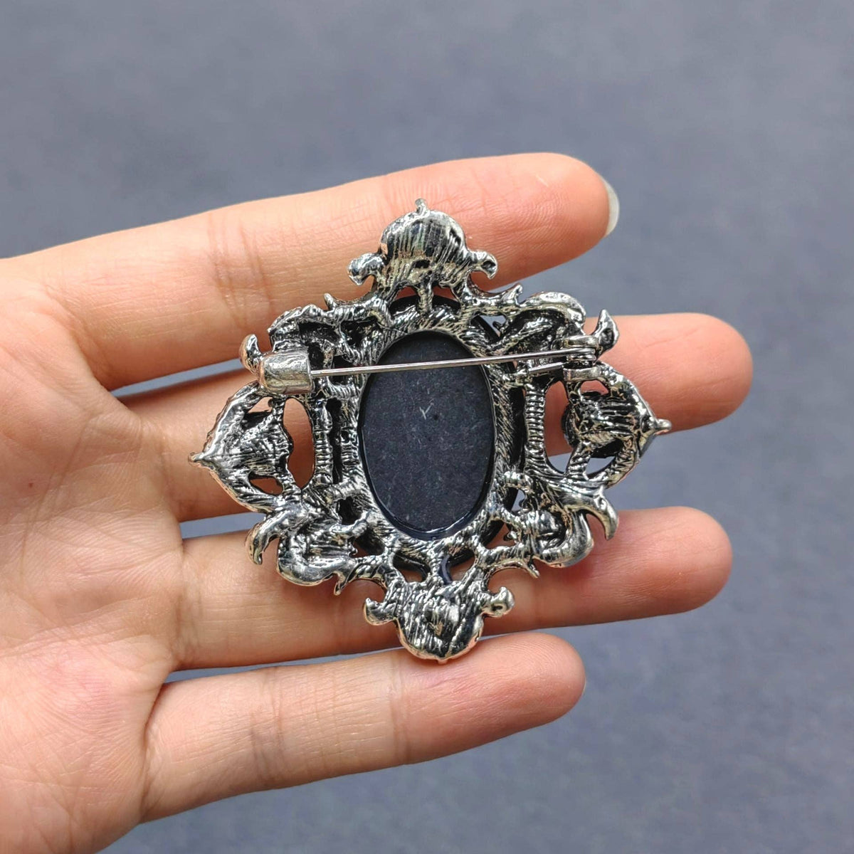 Vintage Noble Ladies Brooch