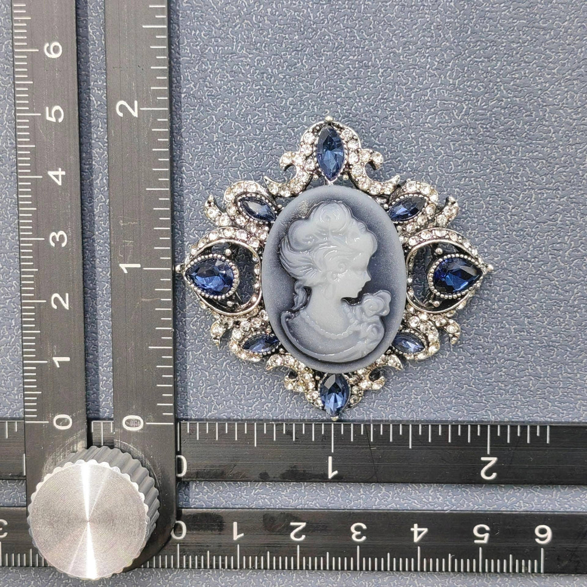 Vintage Noble Ladies Brooch