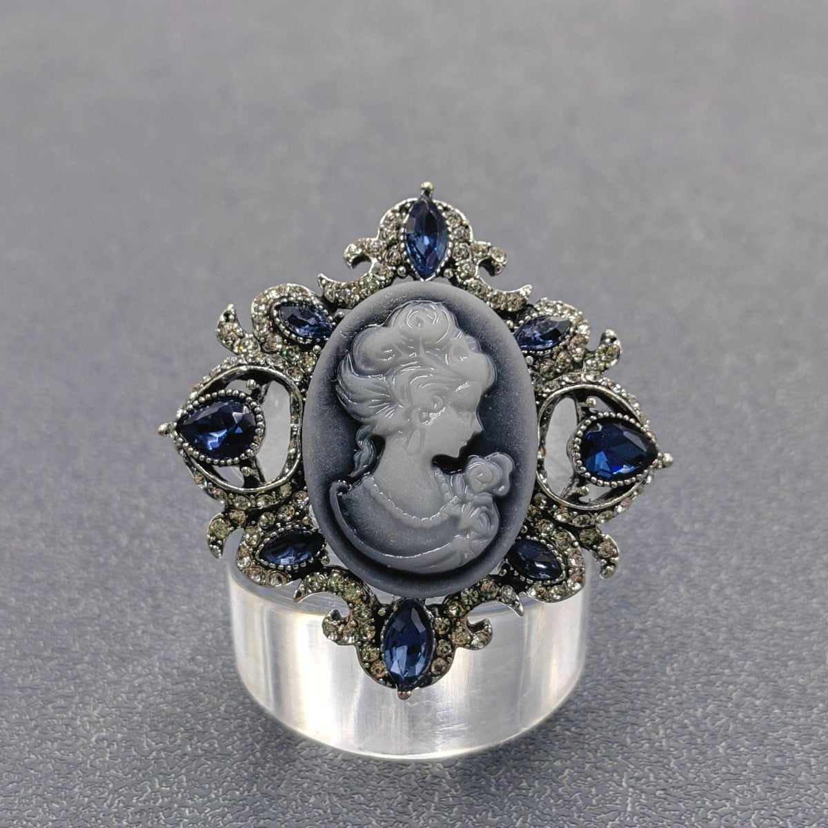 Vintage Noble Ladies Brooch