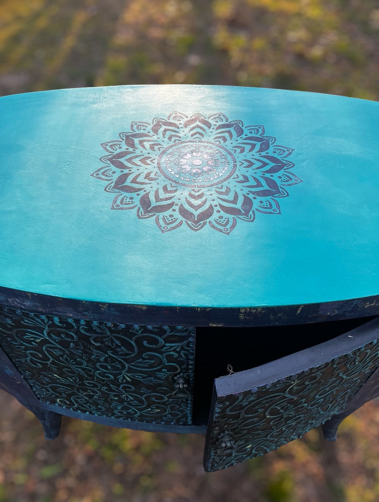 Fun & Funky Oval Table