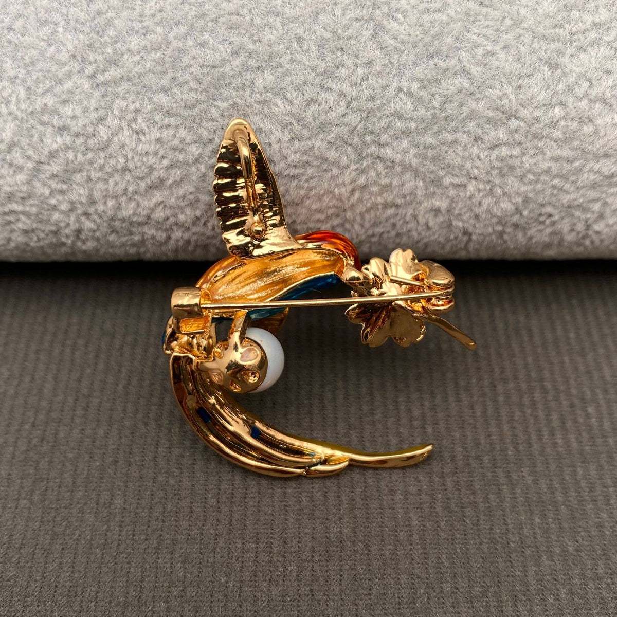 Hummingbird Picking Flower Enamel Brooch