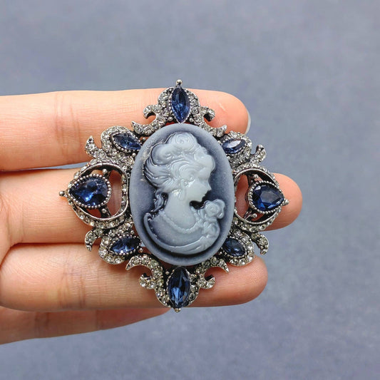 Vintage Noble Ladies Brooch